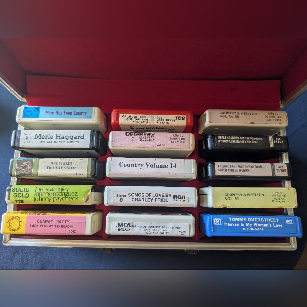 LeBo Black Locking Case/Keys With 15 Vintage 8- Track Tapes